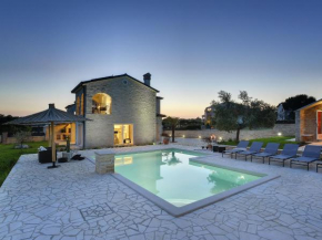 Charming villa with heated pool near Rovinj